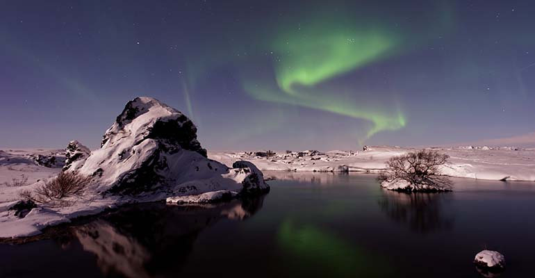 Noorderlicht spotten in IJsland in Akureyri in de winter