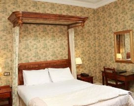 thumb1-londonderry-arms-hotel