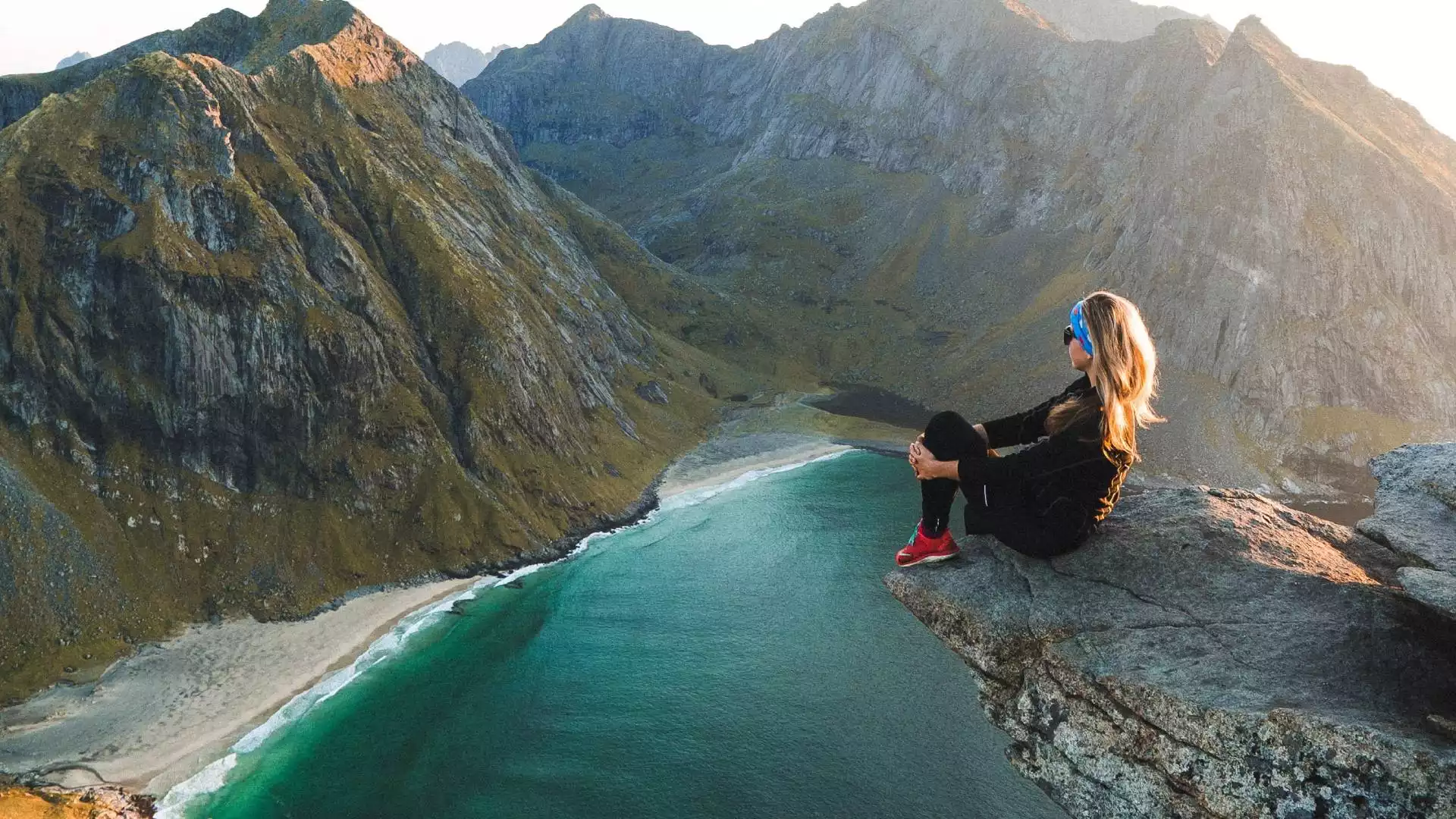 Wandel naar de top van Reinebringen of Kvalvika beach