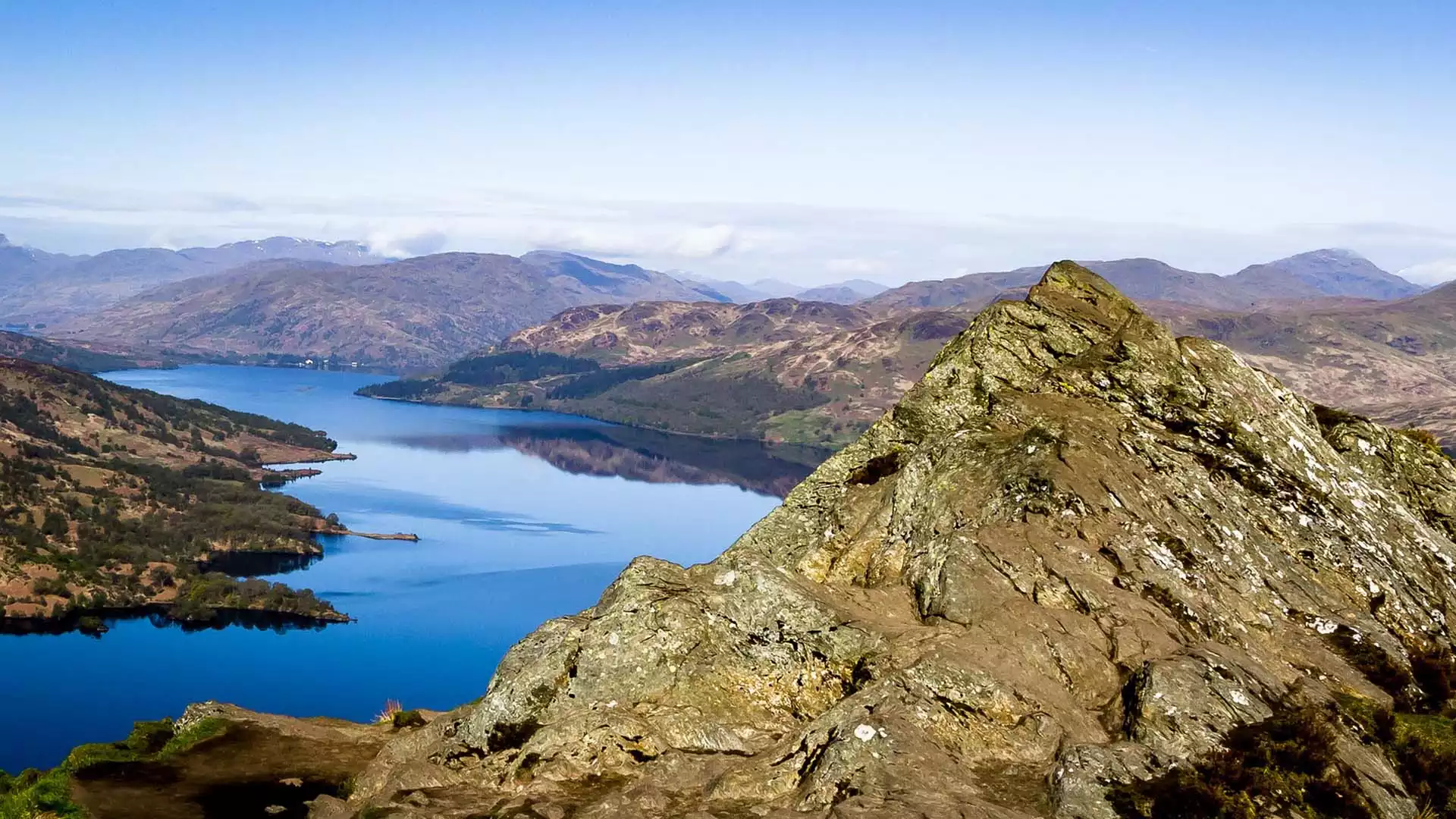 Langs de kust richting de Trossachs