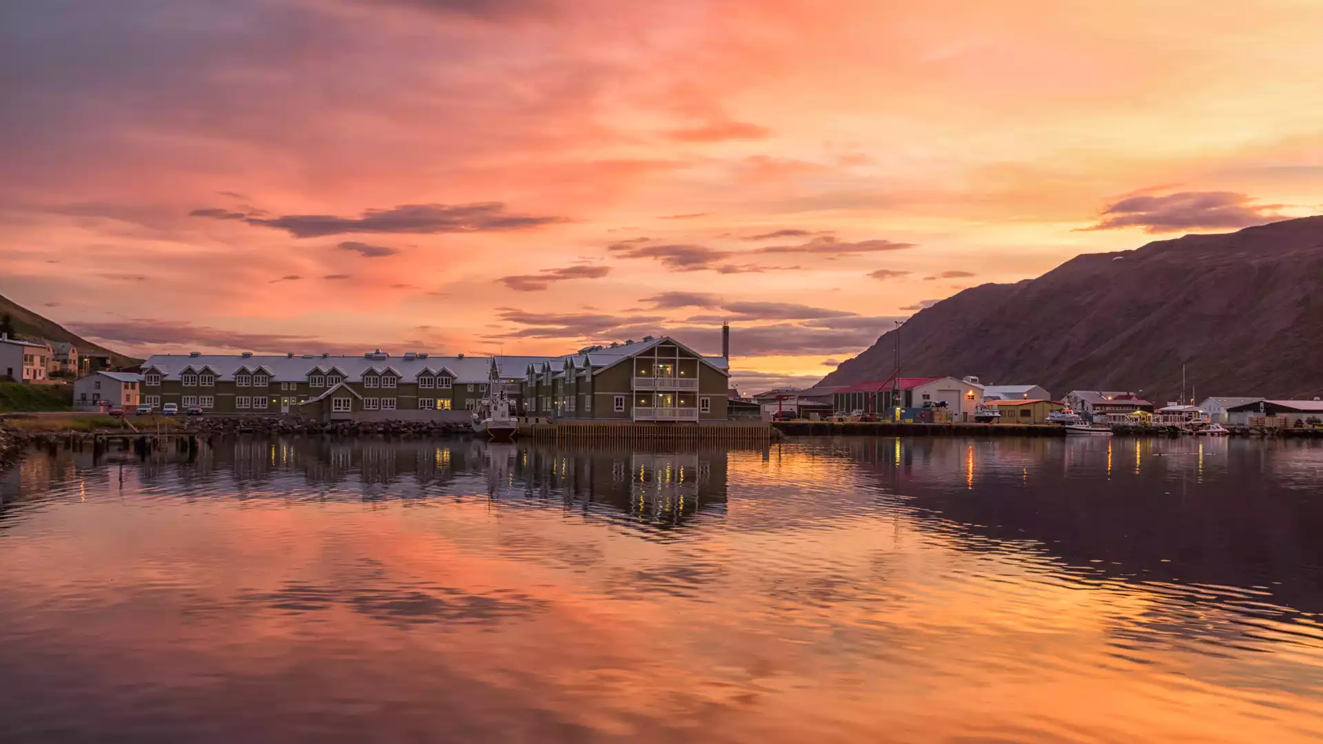 Wakker worden aan de haven van het Siglufjord