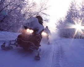 kiruna-bos-bergtocht-sneeuwscooter