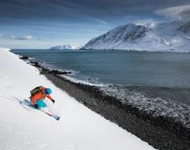 rides-north-iceland-by-the-sea