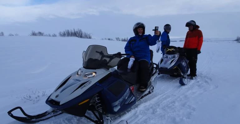 kleding voor sneeuwscootertocht ijsland