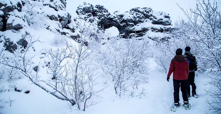 Hiken en ijsklimmen in ijsland winter