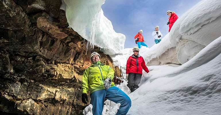 ijsgrot bezoeken IJsland winter