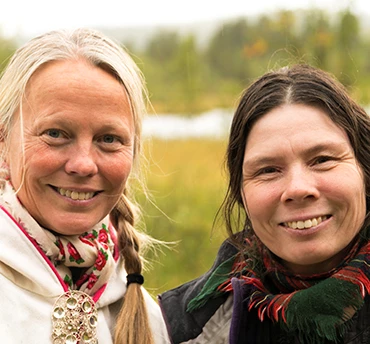 fotograferende sami vrouwen