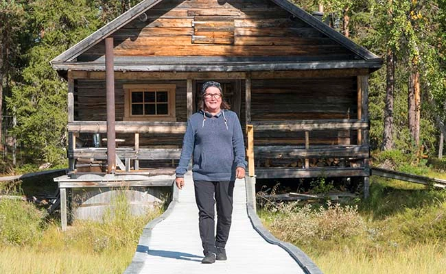 Lotta Svensson in Batsuoj Sami Center met Voigt Travel