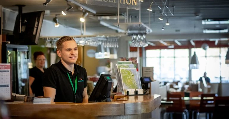 Markus aan het werk in het resort